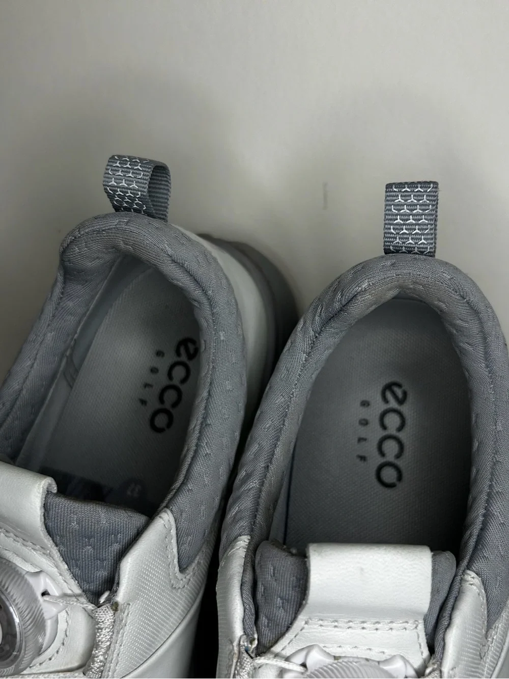 Ecco Women’s White and Gray Dial-Lace Casual Sneakers